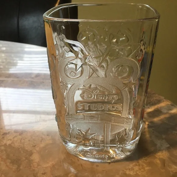 Disney World 2000 McDonald’s Glasses Epcot and MGM (2 Glasses) - Picture 9 of 16